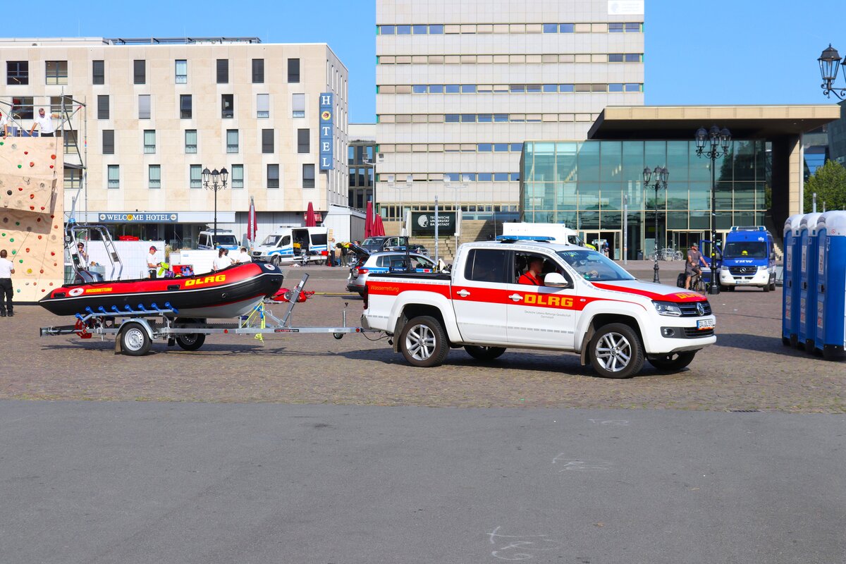 DLRG VW Amarok mit Bootsanhänger am 07.09.24 beim Blaulichttag in Darmstadt