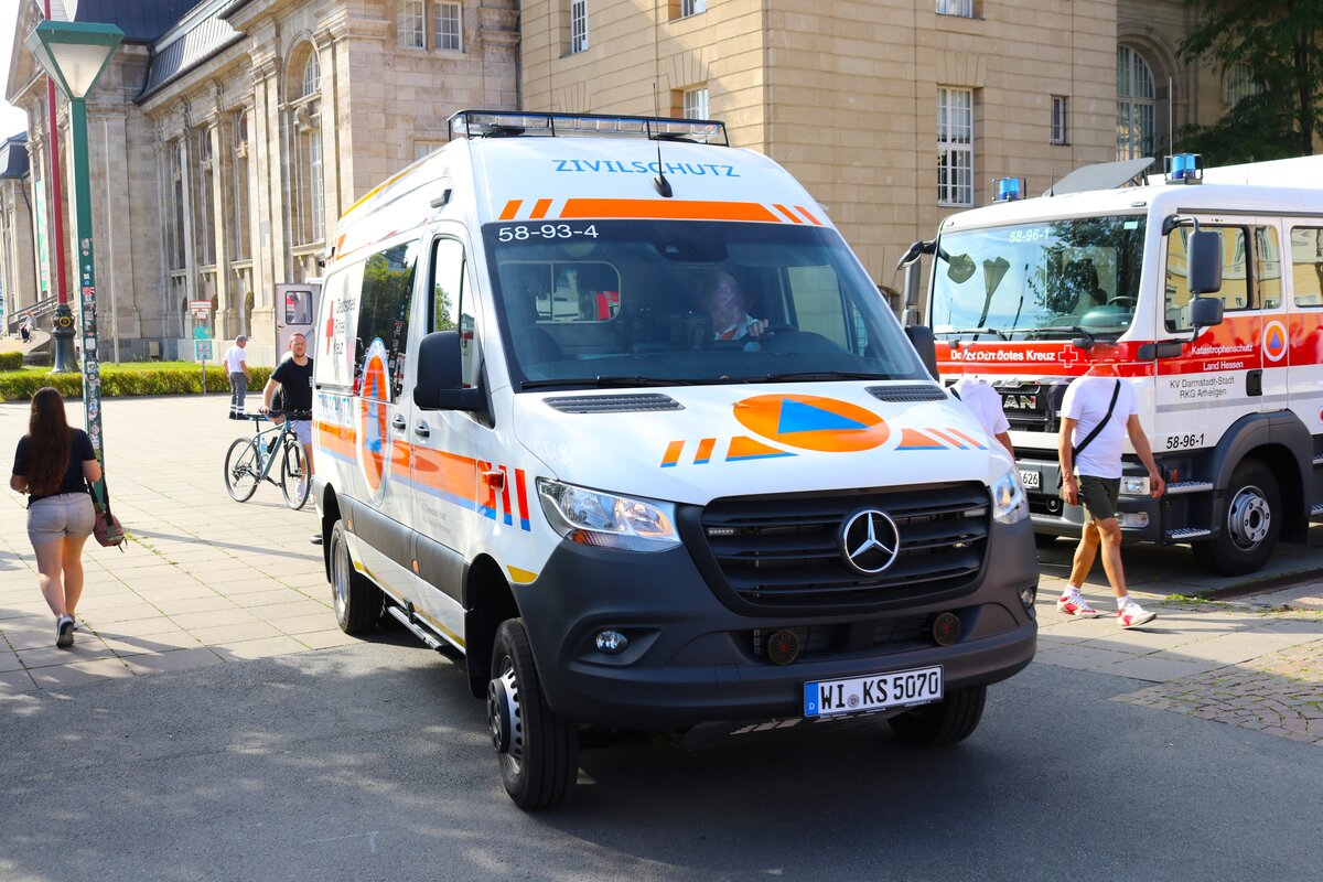 DRK Darmstadt Mercedes Benz Sprinter KTW KatS am 07.09.24 beim Blaulichttag in Darmstadt