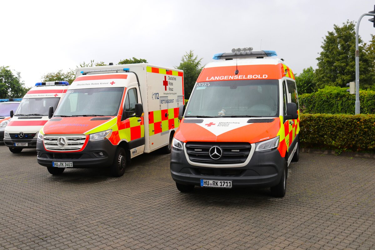 DRK OV Langenselbold Mercedes Benz Sprinter ELW (RK Main Kinzig 17-11-1) und Sprinter RTW (DRK Main Kinzig 14/83-4) am 18.08.24 beim Tag der offenen Tür der Feuerwehr Langenselbold