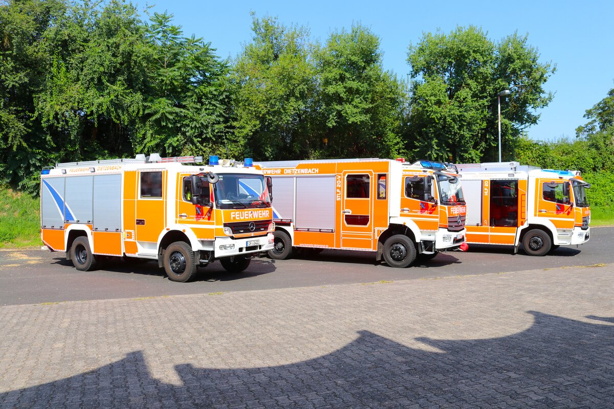 euerwehr Dietzenbach Mercedes Benz Atego TLF16 (Florian Dietzenbach 4/22-1), StlF20-V (Florian Dietzenbach 4/40-1) und HLF20 (Florian Dietzenbach 4/46-1) am 20.07.24 bei einen Fototermin. Danke für das tolle Shooting