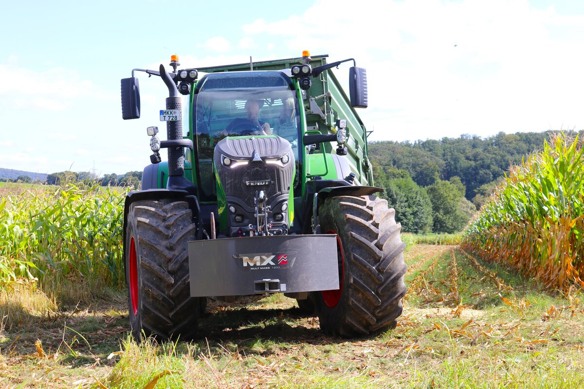 Fendt Varo 728 am 15.09.24 beim Mais Häckseln in der Nähe von Mittel Gründau