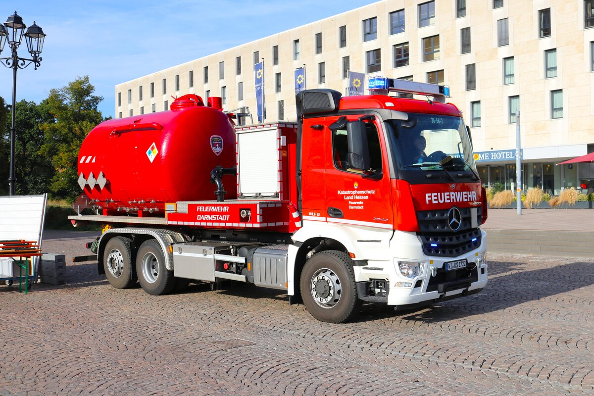 Feuerwehr Darmstadt Mercedes Benz Arocs WLF Kats am 07.09.24 beim Blaulichttag in Darmstadt