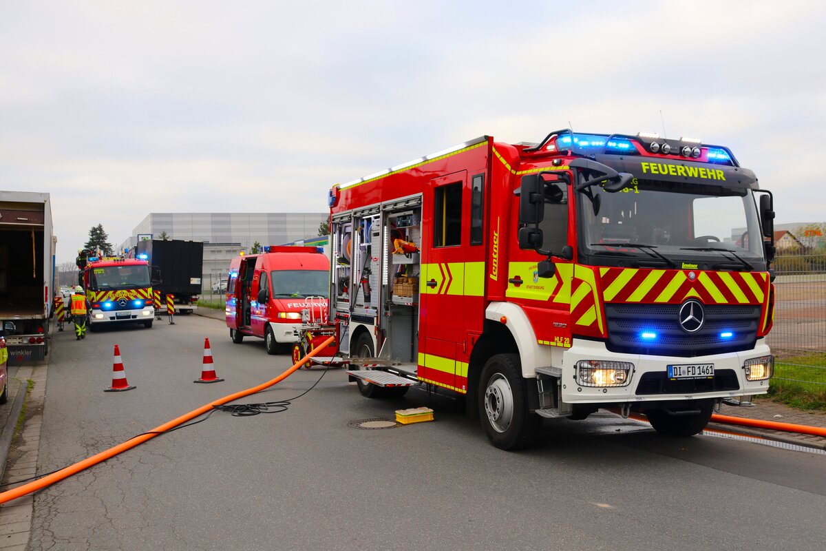 Feuerwehr Dieburg Mercedes Benz Atego HLF20/16 (Florian Dieburg 1/46-1) am 16.11.24 bei der Abschlussübung