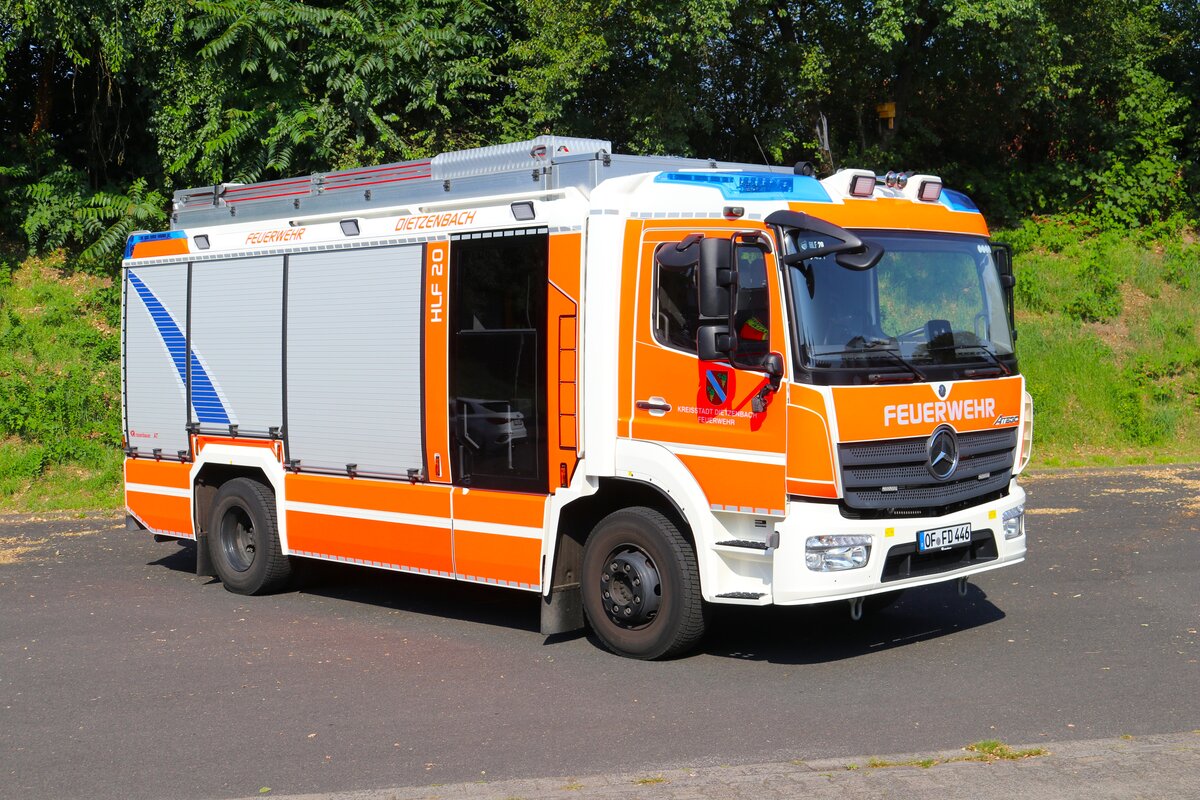 Feuerwehr Dietzenbach Mercedes Benz Atego HLF20 (Florian Dietzenbach 4/46-1) am 20.07.24 bei einen Fototermin. Danke für das tolle Shooting