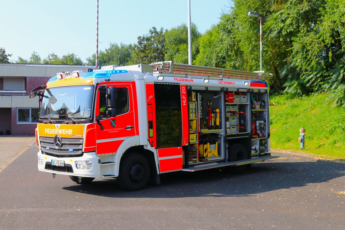 Feuerwehr Dietzenbach Mercedes Benz Atego HLF20 (Florian Dietzenbach 4/46-1) am 20.07.24 bei einen Fototermin. Danke für das tolle Shooting