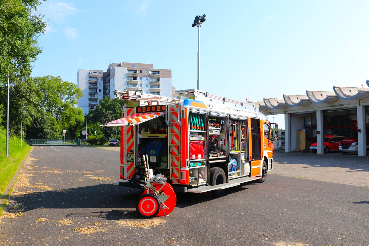 Feuerwehr Dietzenbach Mercedes Benz Atego HLF20 (Florian Dietzenbach 4/46-1) am 20.07.24 bei einen Fototermin. Danke für das tolle Shooting