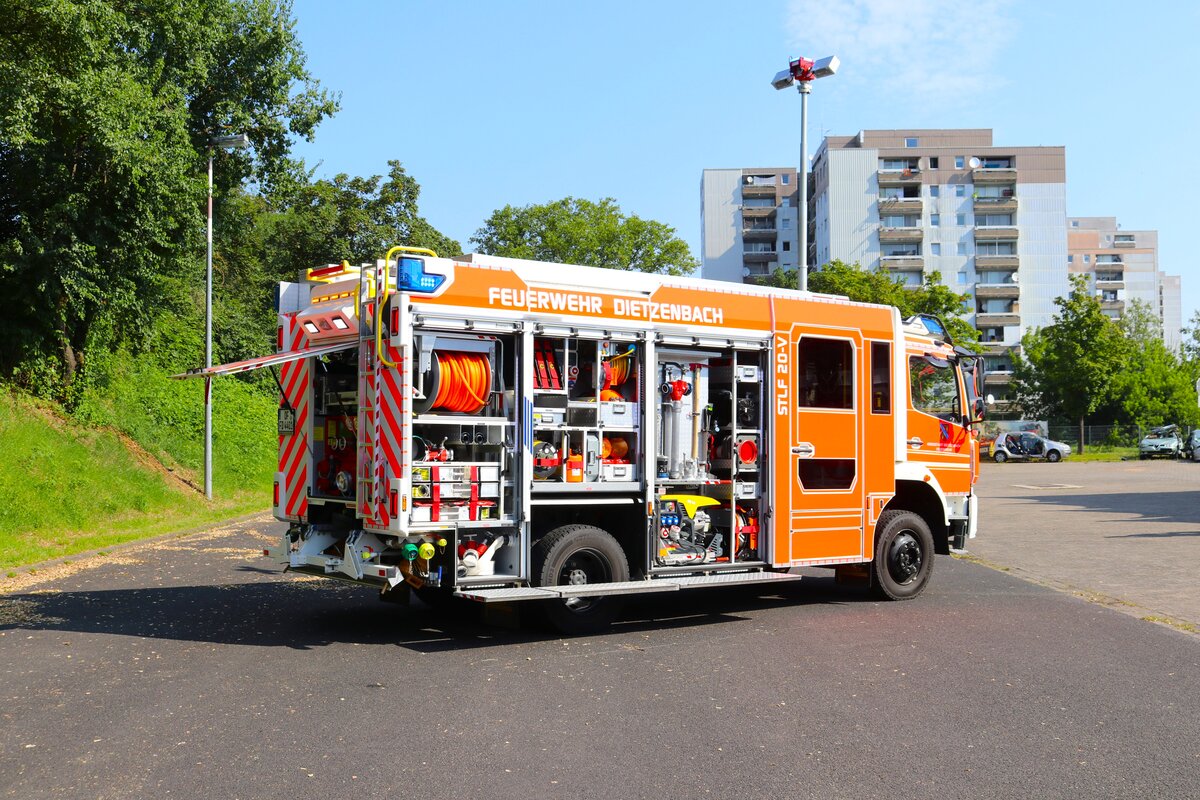 Feuerwehr Dietzenbach Mercedes Benz Atego StlF20-V (Florian Dietzenbach 4/40-1) am 20.07.24 bei einen Fototermin. Danke für das tolle Shooting