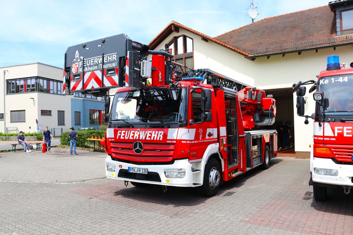Feuerwehr Kelkheim (Taunus) Mercedes Benz Atego DLK 23/12 am 08.06.24 beim Tag der Feuerwehr