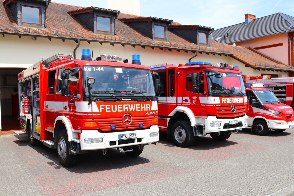 Feuerwehr Kelkheim (Taunus) Mercedes Benz LF16/12 und Atego HLF20/16 am 08.06.24 beim Tag der Feuerwehr
