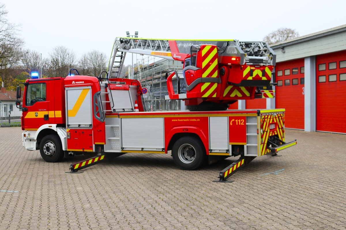 Feuerwehr Nidda MAN TGM DLK23/12 (Florian Nidda 1-30) am 10.11.24 bei einen Fototermin. Danke für das tolle Shooting