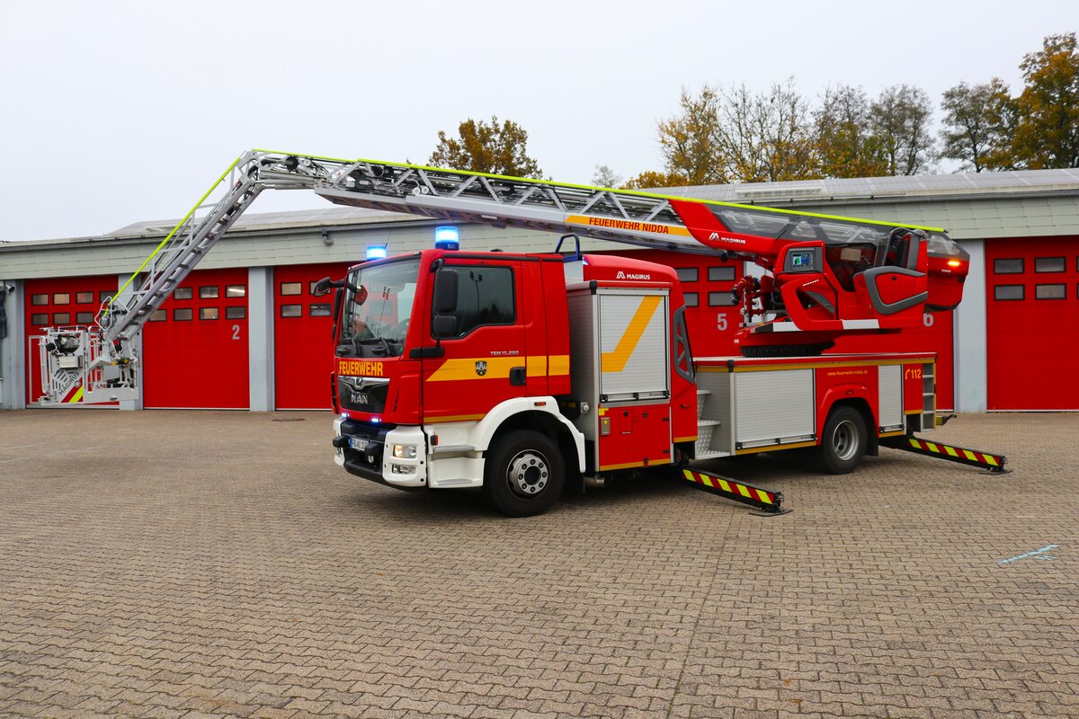 Feuerwehr Nidda MAN TGM DLK23/12 (Florian Nidda 1-30) am 10.11.24 bei einen Fototermin. Danke für das tolle Shooting