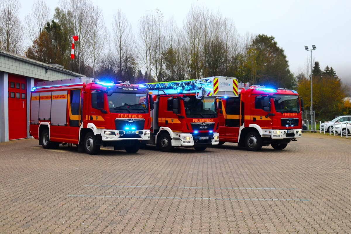 Feuerwehr Nidda MAN TGM StlF+DLK+HLF am 10.11.24 bei einen Fototermin. Danke für das tolle Shooting