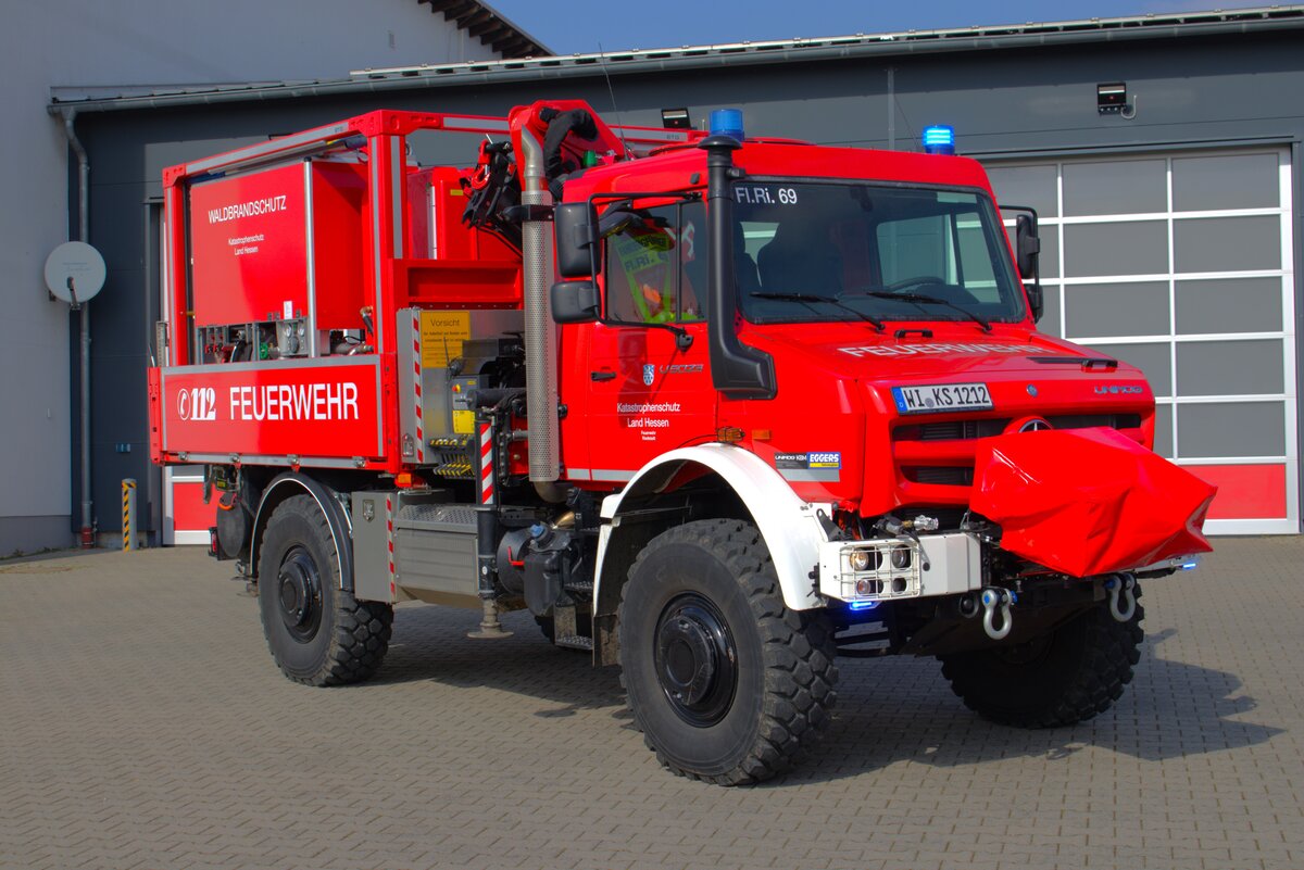 Feuerwehr Riedstadt Leeheim Mercedes Benz Unimog U5023 GW-L KatS (Florian Riedstadt 69) mit Waldbrandmodul am 15.03.25 bei einen Fototermin. Danke für das tolle Shooting