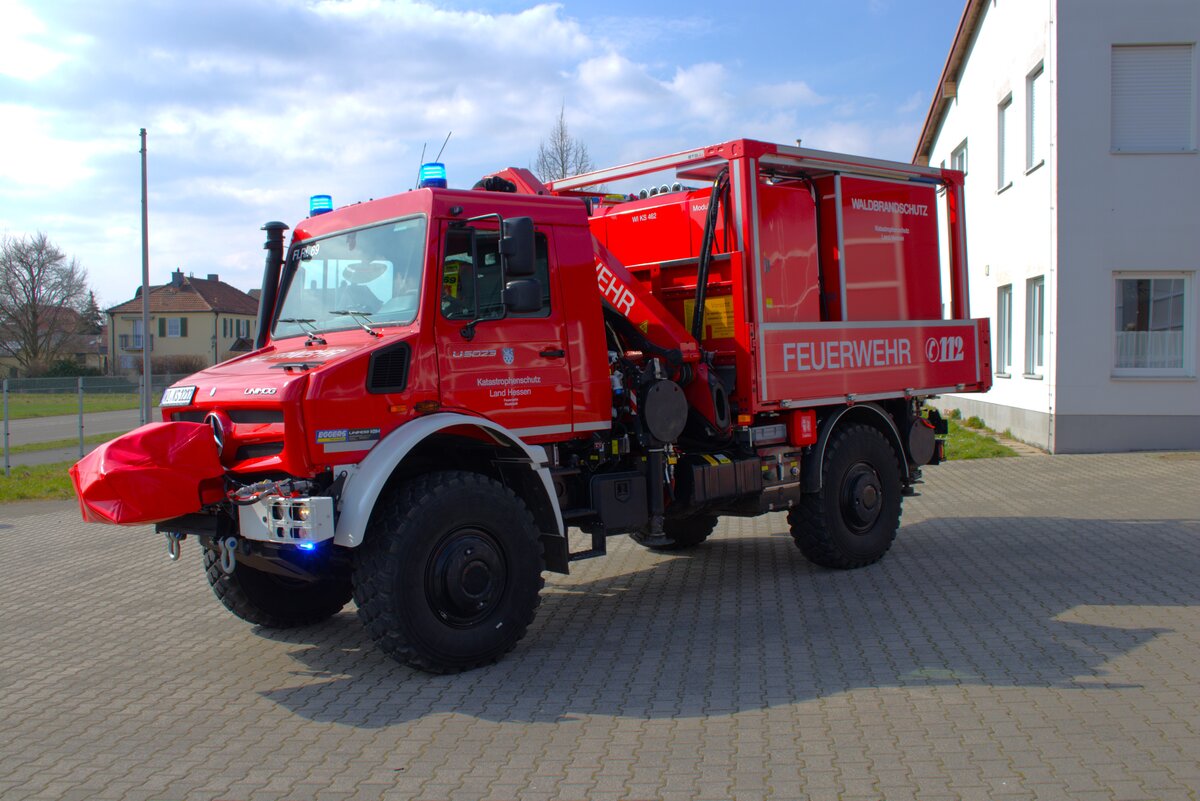 Feuerwehr Riedstadt Leeheim Mercedes Benz Unimog U5023 GW-L KatS (Florian Riedstadt 69) mit Waldbrandmodul am 15.03.25 bei einen Fototermin. Danke für das tolle Shooting