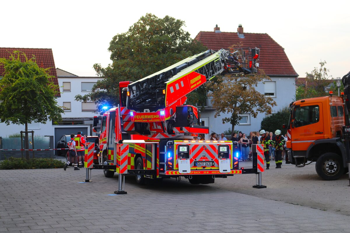 Feuerwehr Walldorf Mercedes Benz Atego Rosenbauer DLK 23/12 am 30.08.24 bei einer Schauübung