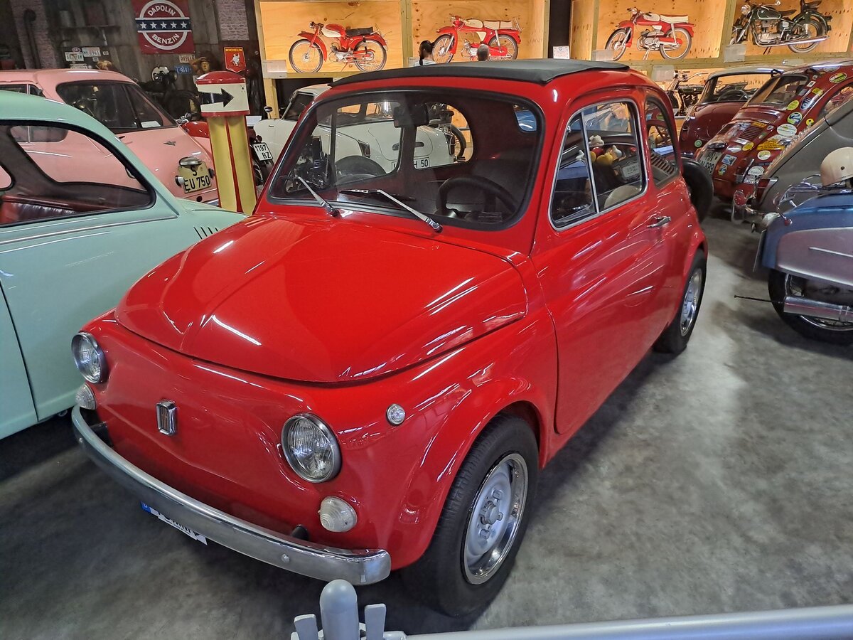 Fiat 500F von 1972 am 29.07.2024 im Technikmuseum Sinsheim. Der Zweizylinder leistet mit seinen 500ccm sportliche 18PS.