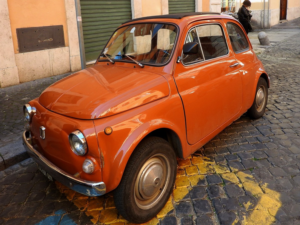 FIAT-500L, in der Altstadt von Rom; 151022