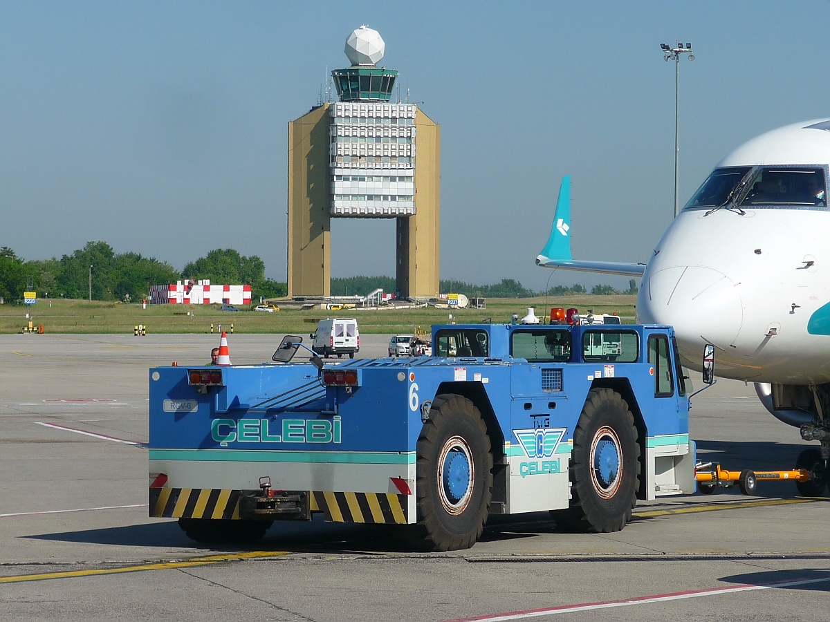 Flugzeugschlepper in Budapest Liszt-Ferenc, 23.5.16