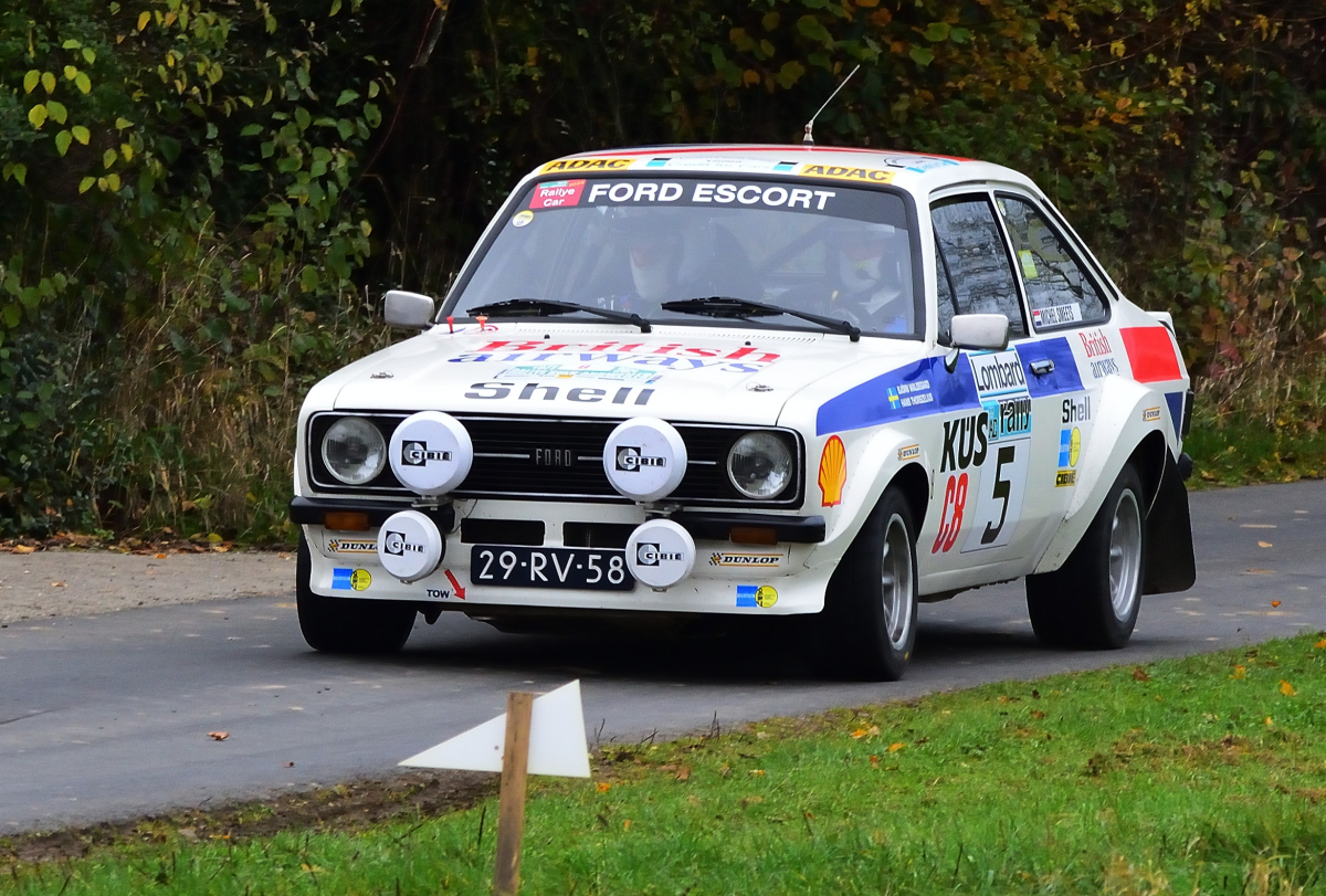 Ford Escort RS 2000 MKII, Fahrer: Michel Smeets und Stan Lutz, im Voraus Feld der ADAC Rallye Köln Ahrweiler am 9.11.2024