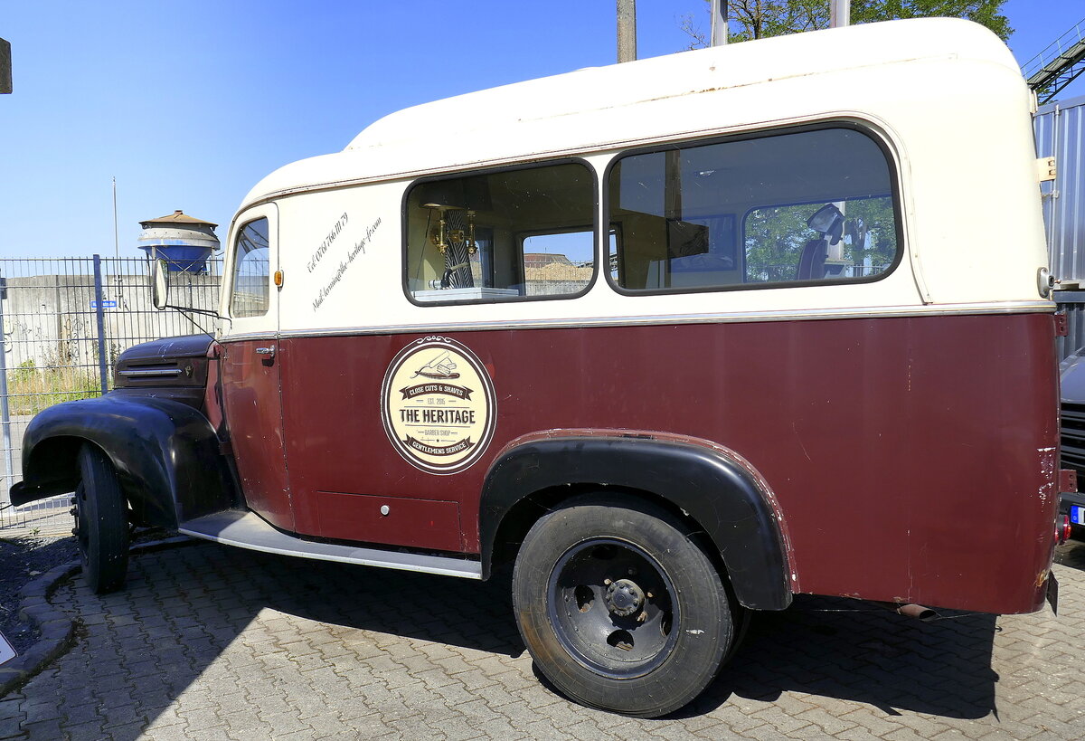 Ford Lieferwagen von 1952, Juli 2022