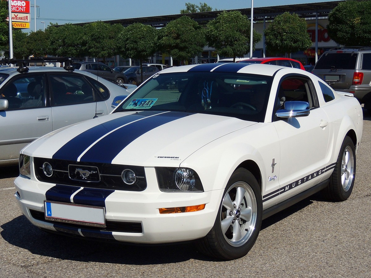 FORD-MUSTANG, auf Shoppingtour; 130727