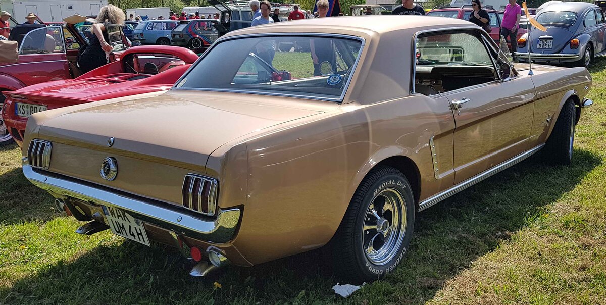 =Ford Mustang, gesehen bei der Oldtimerveranstaltung in Frankenberg/Eder. Mai 2024