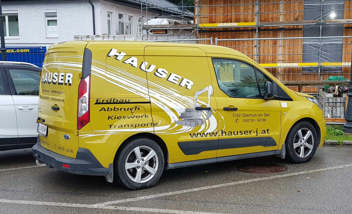 =Ford Tourneo Connect von HAUSER-Bau steht in 09-2022 in Mattsee