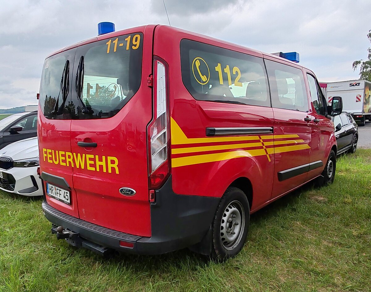 =Ford Transit Custom als MTF der Feuerwehr SPANGENBERG steht im Mai 2024 auf dem Besucherparkplatz der RettMobil in Fulda 