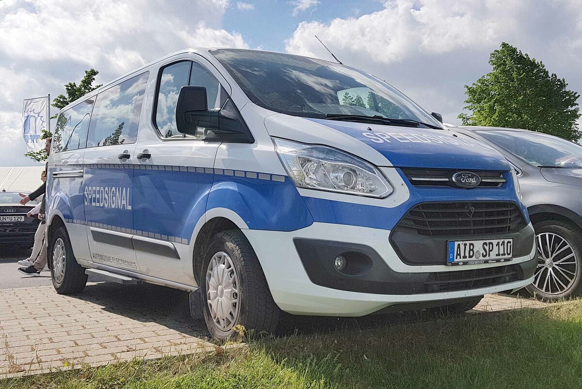 =Ford Transit Custom von SPEEDSIGNAL steht auf dem Parkplatz der RettMobil 2022 in Fulda, 05-2022