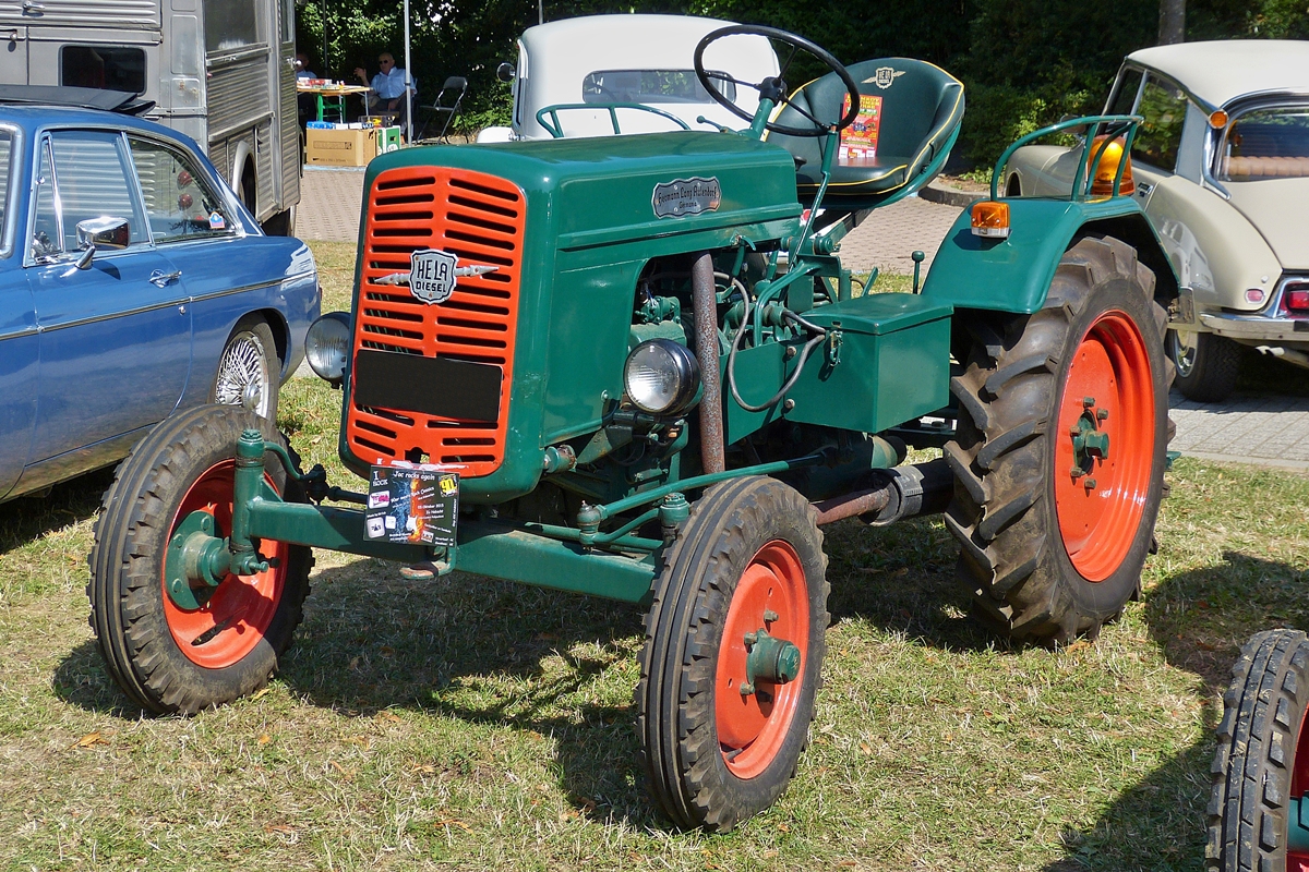  Gut gepflegter Hela Traktor, zu Gast bei den Vintage Cars & Bikes 2015 Days in Steinfort. 02.08.2015