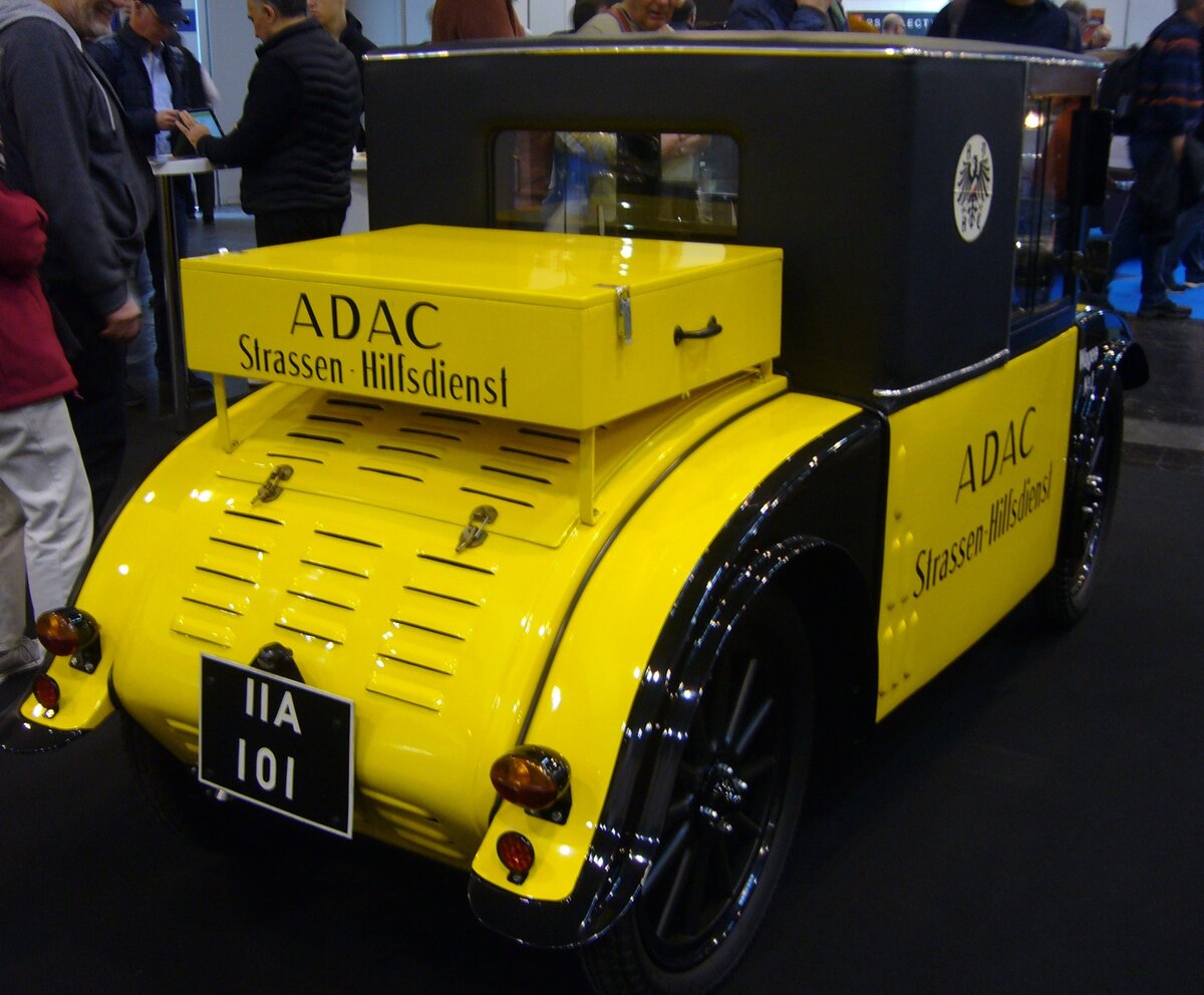 Heckansicht des Hanomag 2/10 PS  Kommissbrot  aus dem Jahr 1928 als Traditionsfahrzeug des ADAC. Techno Classica Essen am 05.04.2024.