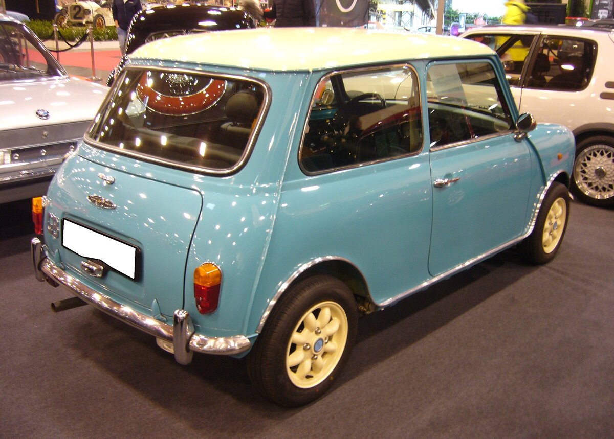 Heckansicht eines Austin Mini Cooper MPI. Essen Motor Show am 04.12.2024.