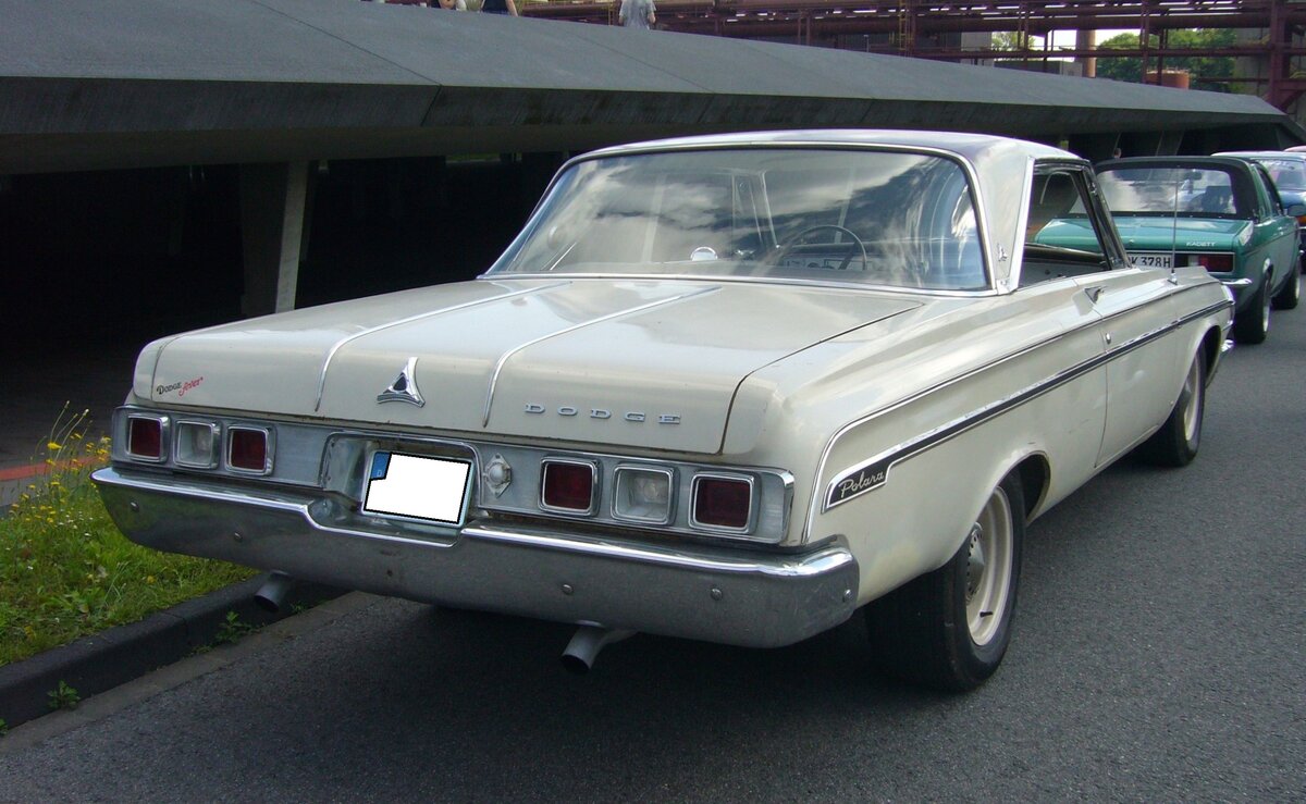 Heckansicht eines Dodge Polara Hardtop Coupe aus dem Jahr 1964. Oldtimer-Revival auf dem Gelände der Kokerei Zollverein in Essen am 28.07.2024.