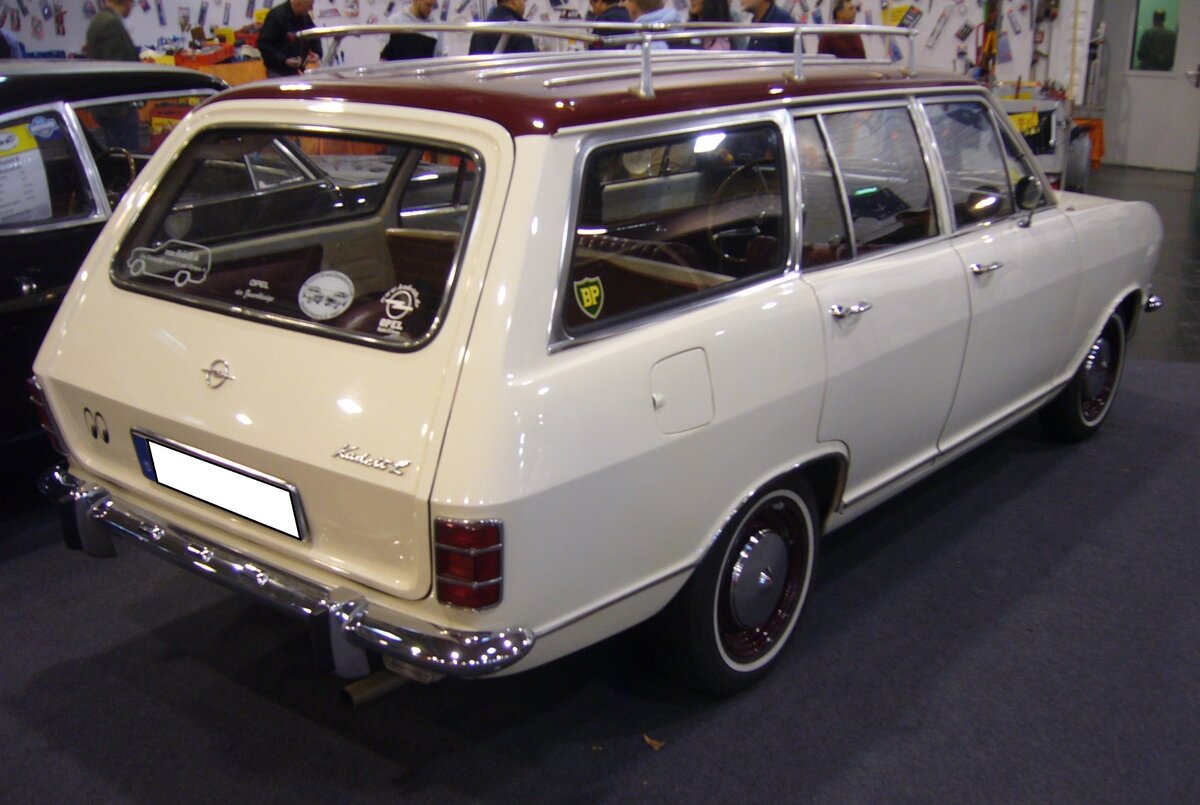 Heckansicht eines fünftürigen Opel Kadett B CarAvan aus dem Jahr 1970. Essen Motor Show am 04.12.2024.