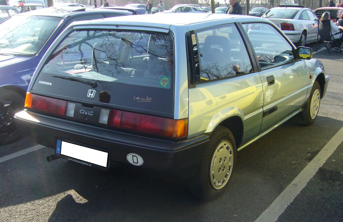 Heckansicht eines Honda Civic MK3 aus dem Jahr 1986. Oldtimerbrunch am Cafe del sol in Gelsenkirchen am 09.03.2025.