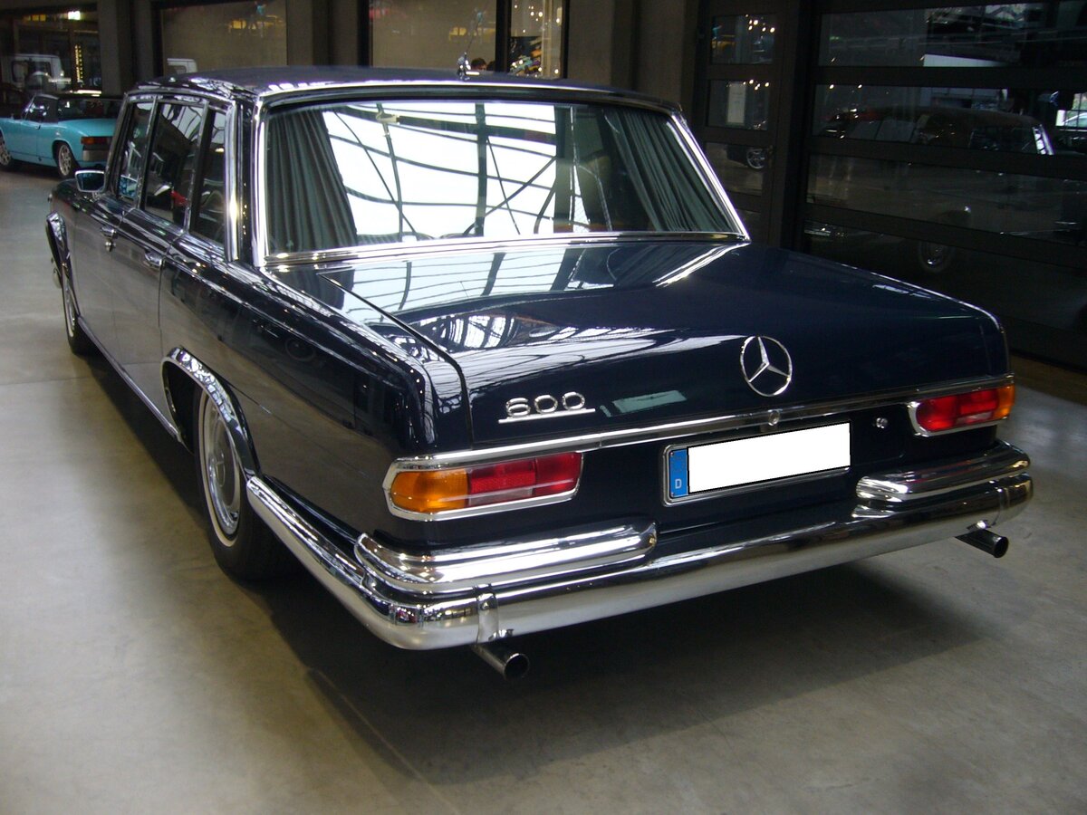 Heckansicht eines Mercedes Benz W100, uns besser bekannt als 600´er. Classic Remise Düsseldorf am 01.11.2024.