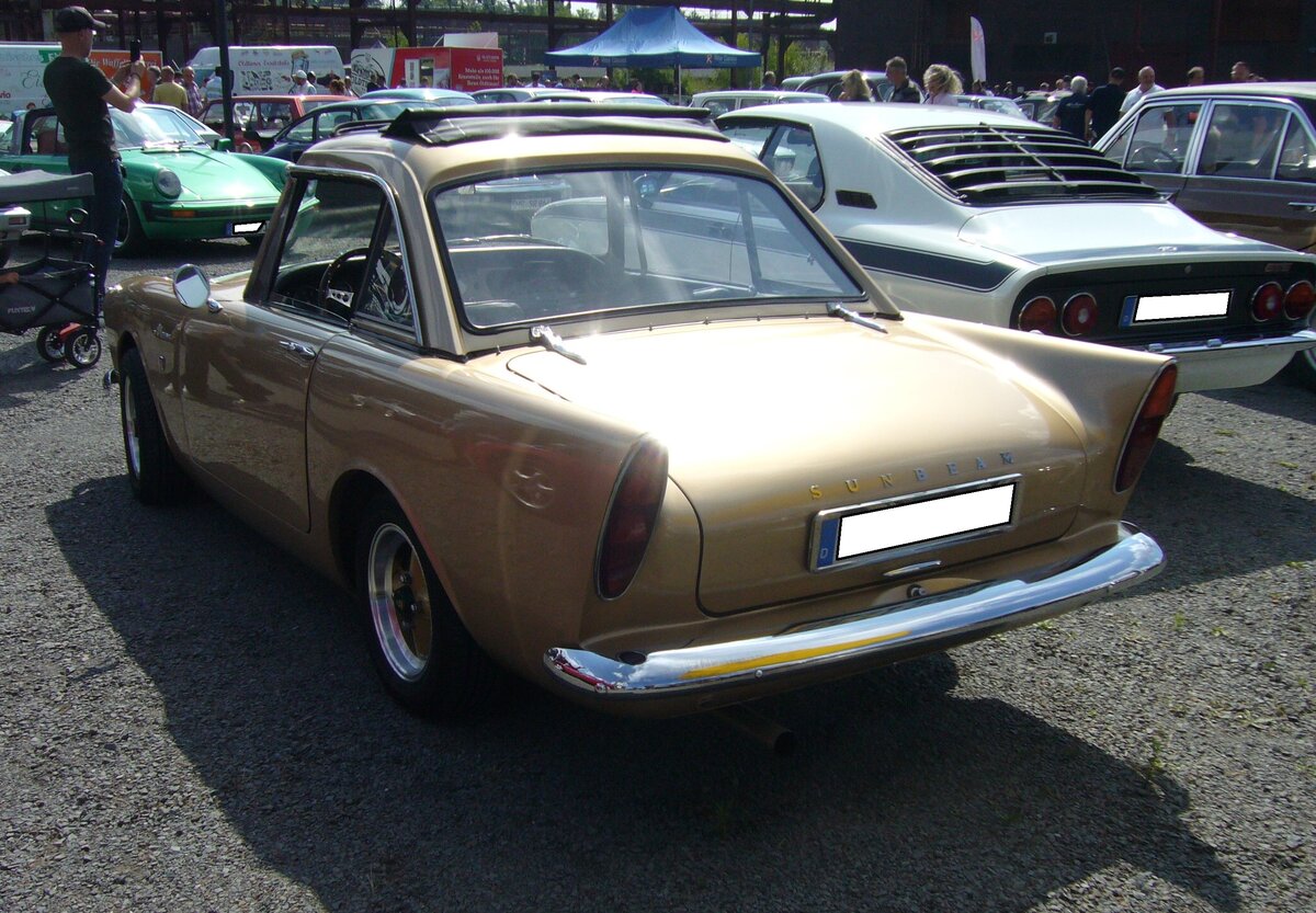 Heckansicht eines Sunbeam Alpine MK3 GT. Oldtimer-Revival auf dem Gelände der Kokerei Zollverein in Essen am 28.07.2024.