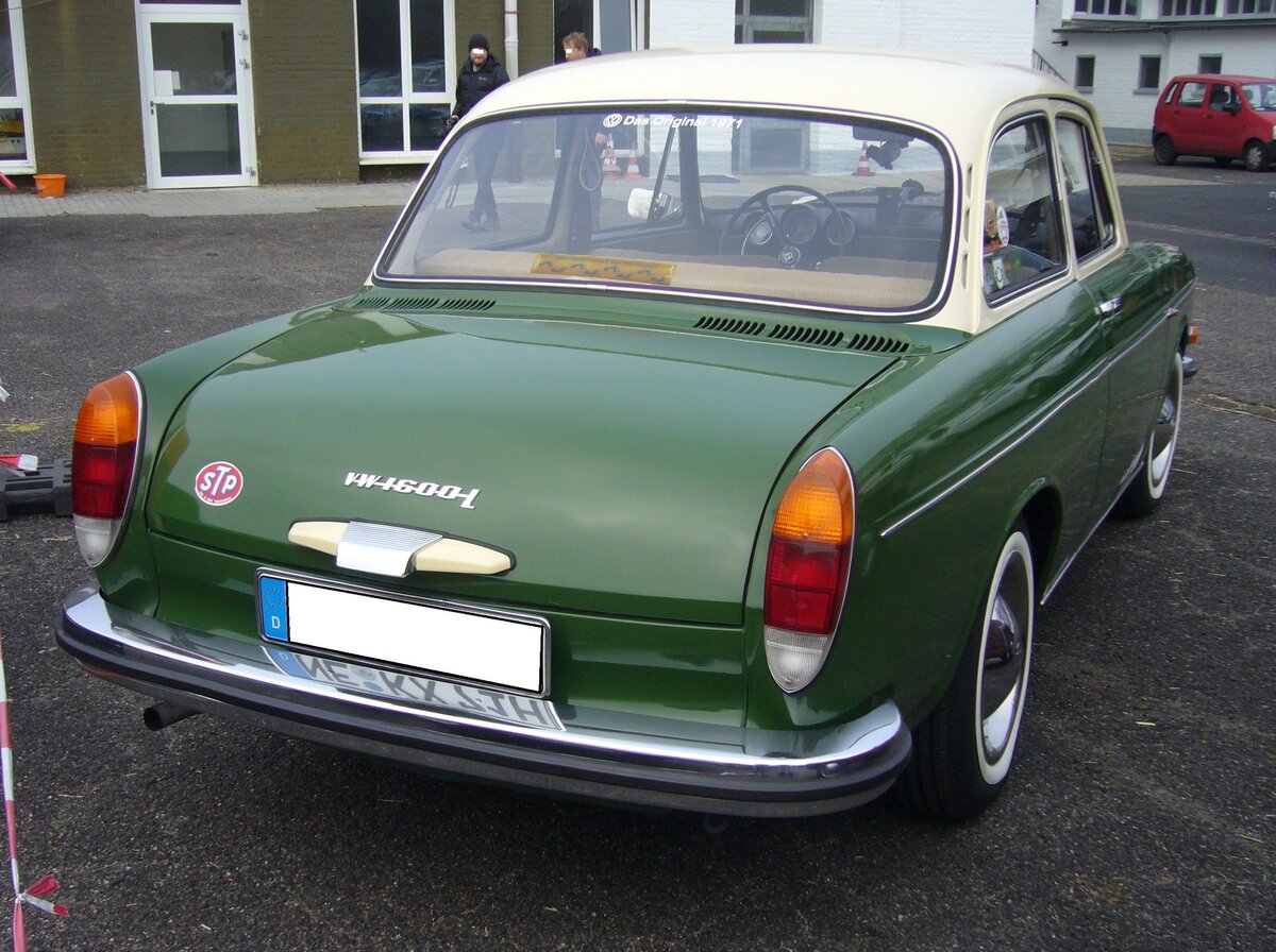 Heckansicht einer VW Typ 3 1600L Limousine aus dem Jahr 1971. Oldtimertreffen an Mo´s Bikertreff in Krefeld am 10.11.2024.