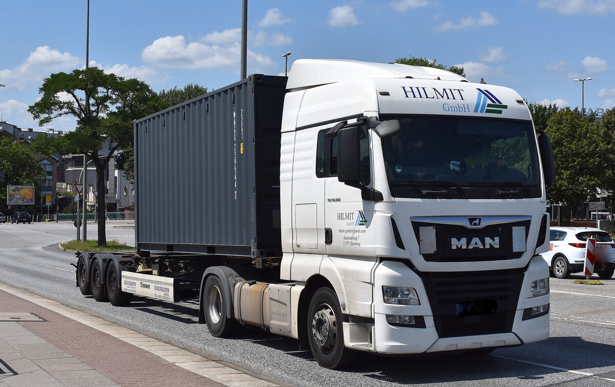 HILMIT GmbH, Container und Kühlkoffer Transporte Im Nah.-u. Fernverkehr aus Hamburg mit einem Containerträger Sattelzug mit MAN TGX 18.500 Zugmaschine am 15.07.24 Hamburg Harburg.