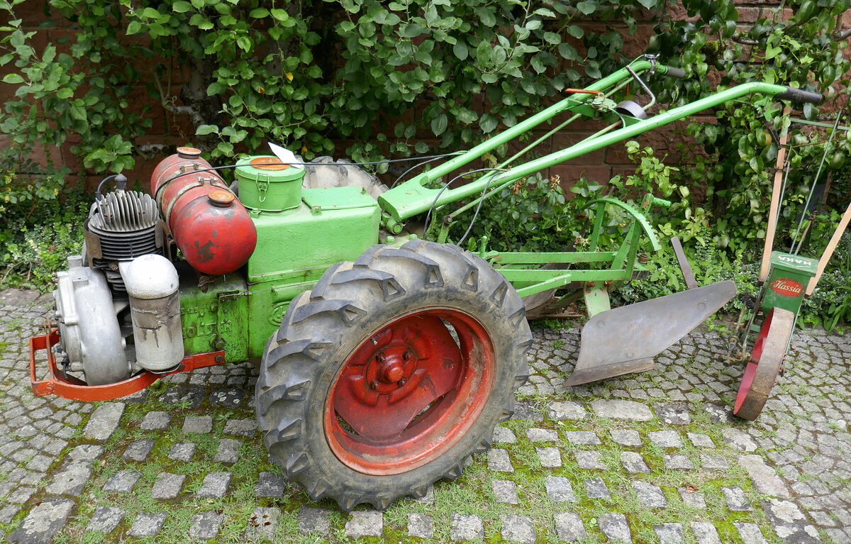 Holder, Oldtimer Einachs-Schlepper der Maschinenfabrik aus Metzingen/BaWü, Aug.2024