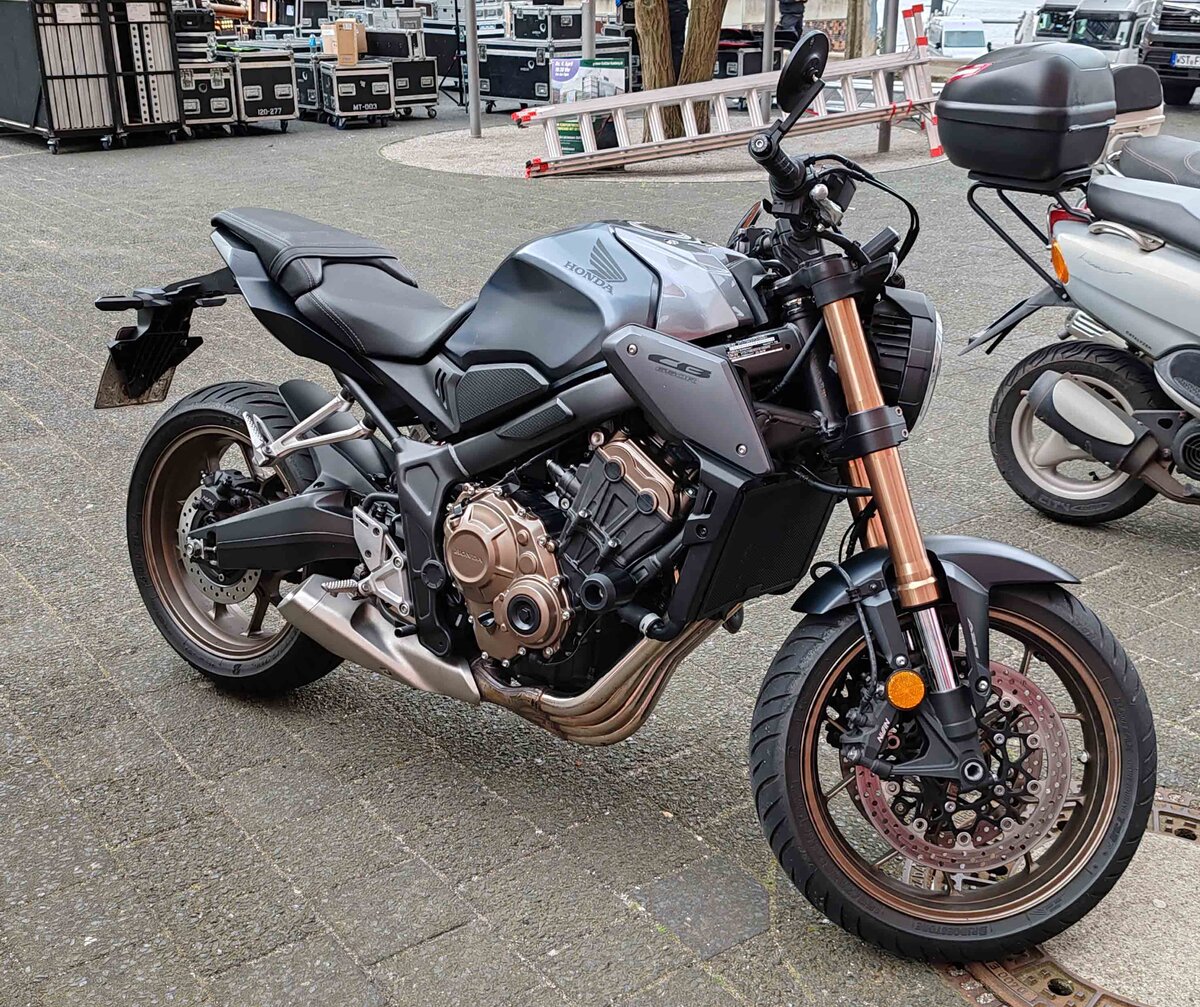 =Honda CB, steht im Mai 2024 in Hamburg