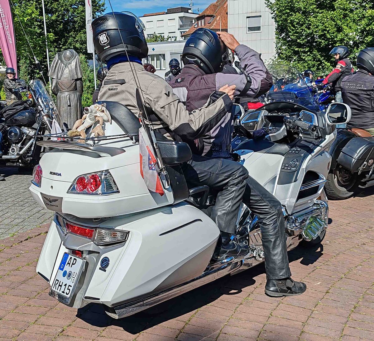 =Honda steht abfahrbereit zur geführten Tour vom Konrad-Zuse-Hotel in Hünfeld, 07-2024