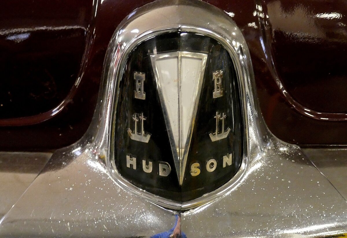 Hudson, Firmenlogo am PKW von 1949, die Hudson Car Co. bestand von 1909 bis 1954, Jan.2024