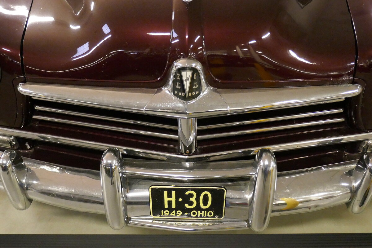 Hudson Super Six, Kühlergrill mit Logo am US-amerikanischen Oldtimer-PKW von 1949, Jan.2024