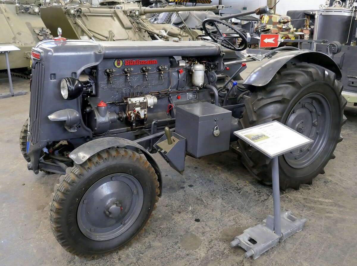 Hürlimann D200, Bauzeit 1948-52, 121 Stück davon dienten als Zug-und Arbeitsfahrzeug bei der Schweizer Armee, 4-Zyl.Diesel mit 45PS, Schweizer Militärmuseum Full, Okt.2024