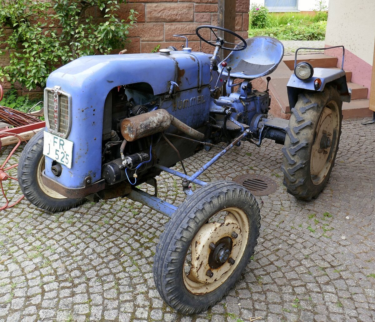 Hummel, Oldtimer Ackerschlepper, die Firma aus Heitersheim/Baden bestand von 1907 bis 1960 und baute u.a. Ackerschlepper und landwirtschaftliche Geräte, Aug.2024