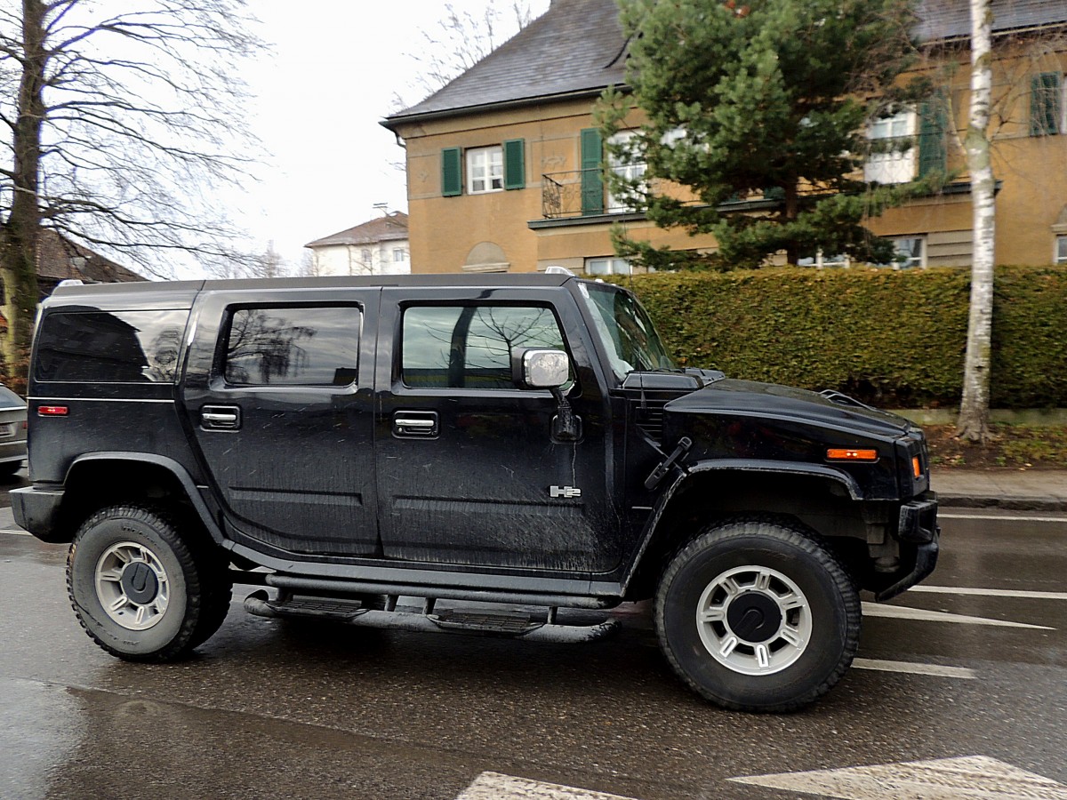 HUMMER-H2, auf Weihnachtsshoppingtour; 131223