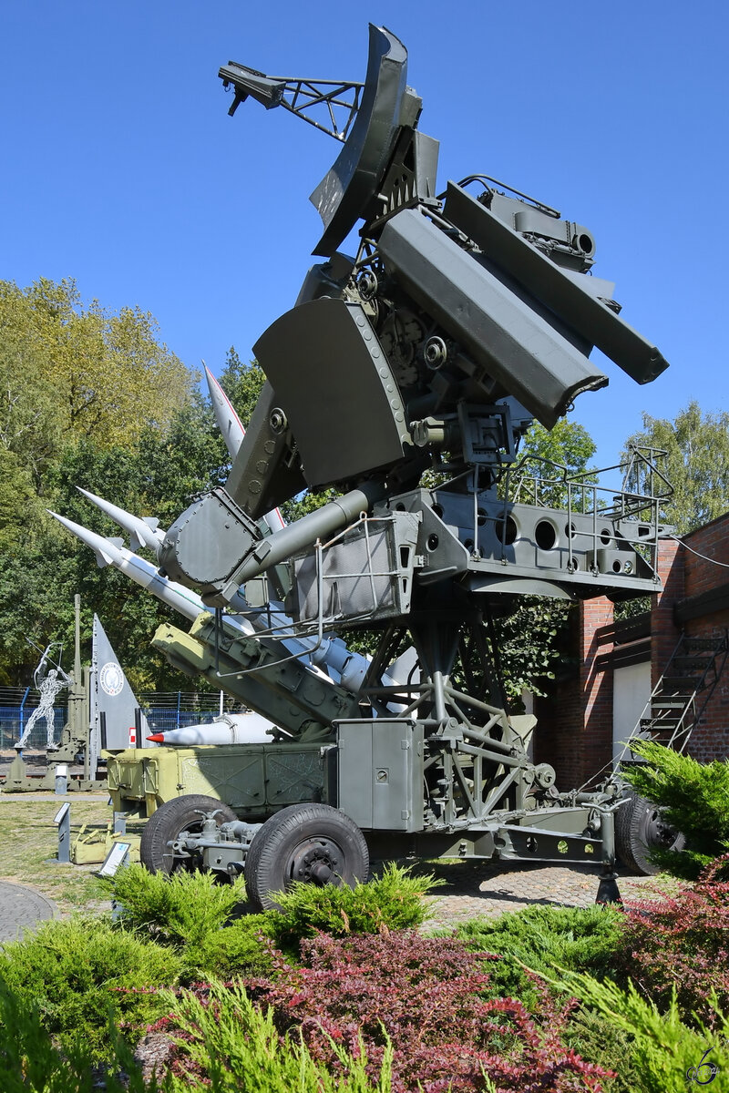 Im Bild die Raketenleitstation SNR-125  Low Blow  für das radargelenkte Flugabwehrraketensystem S-125 Newa (SA-3 GOA), welches Anfang September 2024 im Museum für Luftverteidigung Koszalin (Köslin) ausgestellt wurde.