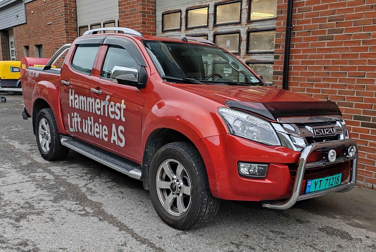 =Isuzu D-max, gesehen bei einer Baumaschinenvermietung in Hammerfest/ Norwegen im September 2024