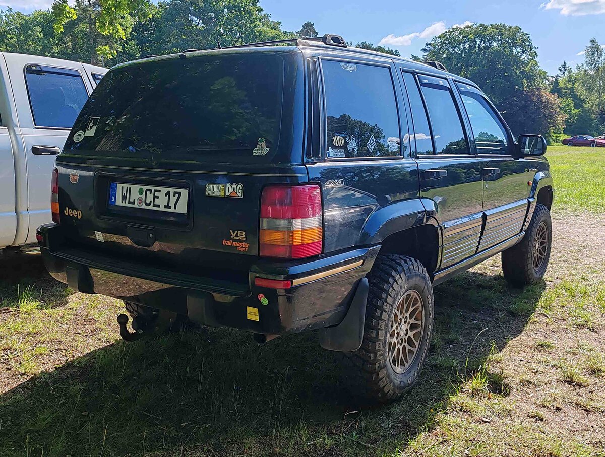 =Jeep Grand Cherokee steht beim US-CAR-TREFFEN in Bardowick, 06-2024